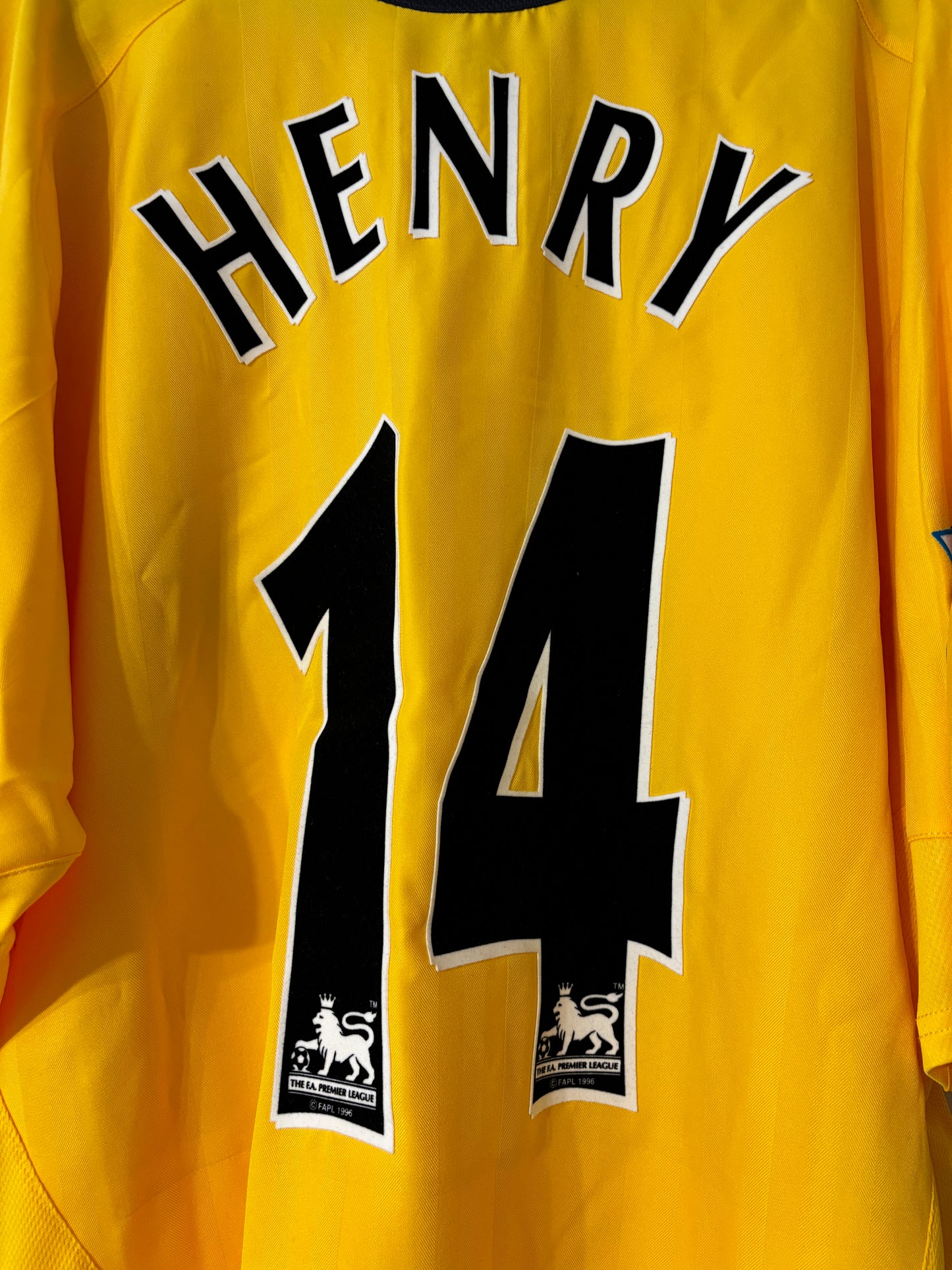 Arsenal Away Jersey 2005-06 (HENRY #14) (Condition: BNWT*)